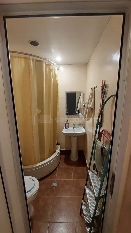 1 Սենյականոց Բնակարան Քարե Շենքում, 30քմ, 4/4 հարկ, Նորմալ Վիճակում