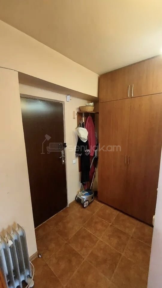 1 Սենյականոց Բնակարան Քարե Շենքում, 30քմ, 4/4 հարկ, Նորմալ Վիճակում