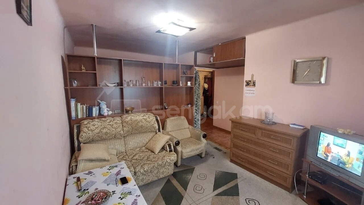 1 Սենյականոց Բնակարան Քարե Շենքում, 30քմ, 4/4 հարկ, Նորմալ Վիճակում