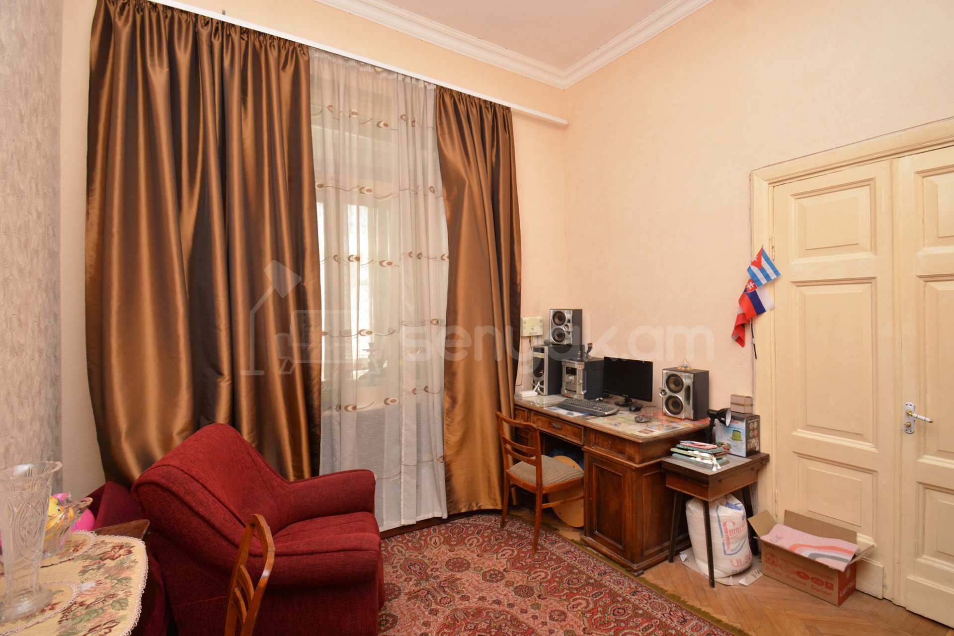 4 Սենյականոց Բնակարան Քարե Շենքում, 103քմ, 2/3 հարկ, Պետական Վիճակում