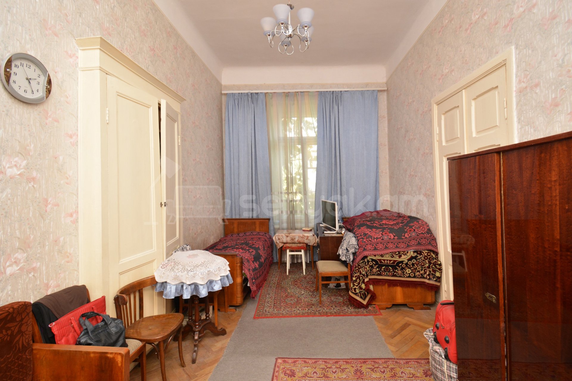 4 Սենյականոց Բնակարան Քարե Շենքում, 103քմ, 2/3 հարկ, Պետական Վիճակում