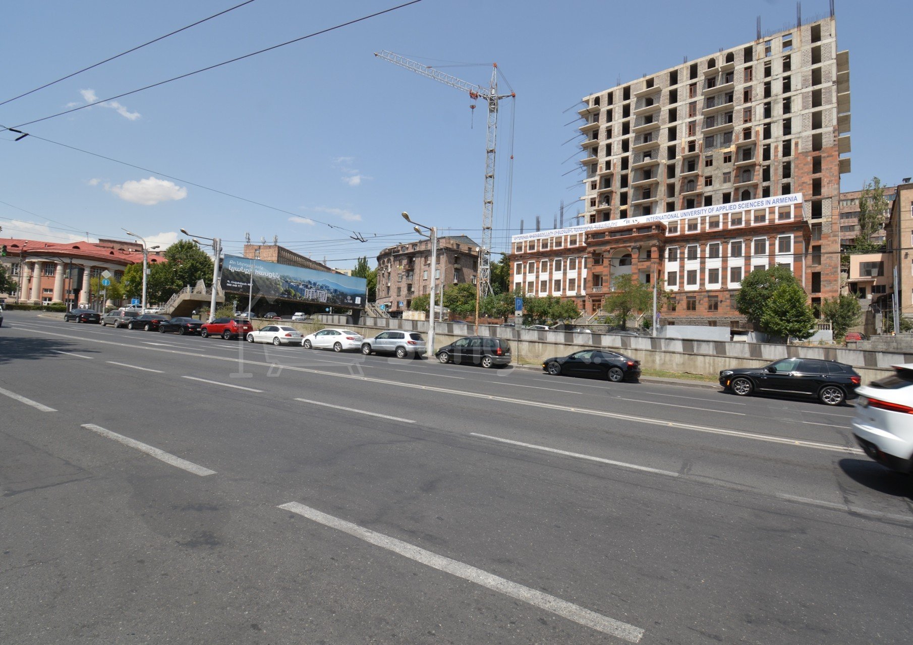 4 Սենյականոց Բնակարան Քարե Շենքում, 103քմ, 2/3 հարկ, Պետական Վիճակում