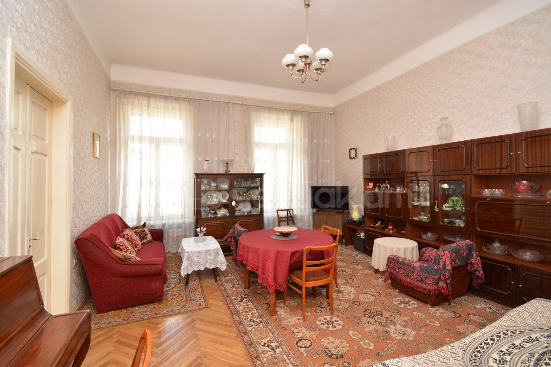 4 Սենյականոց Բնակարան Քարե Շենքում, 103քմ, 2/3 հարկ, Պետական Վիճակում