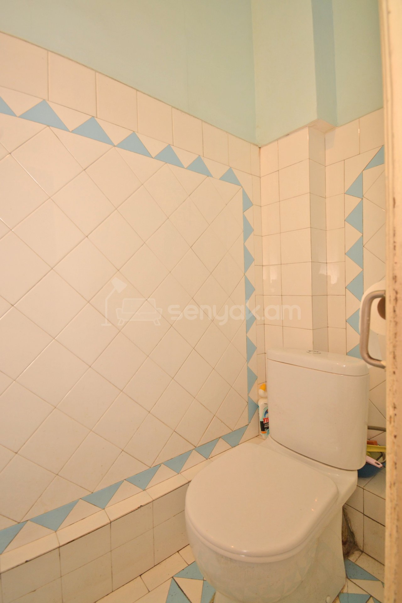4 Սենյականոց Բնակարան Քարե Շենքում, 103քմ, 2/3 հարկ, Պետական Վիճակում