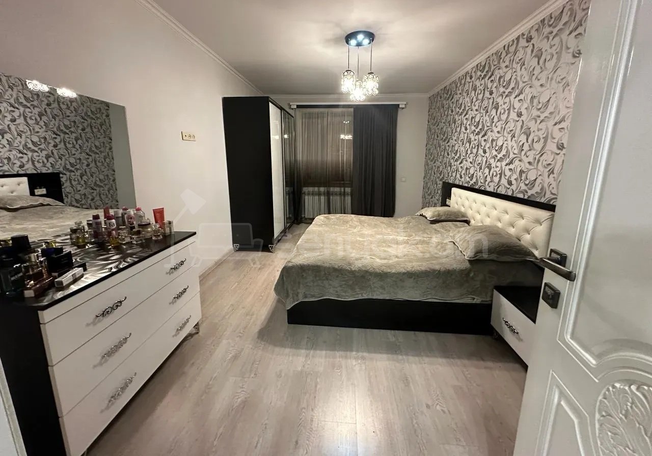 3 Սենյականոց Բնակարան Քարե Շենքում, 74քմ, 2/4 հարկ, Կապիտալ Վերանորոգված
