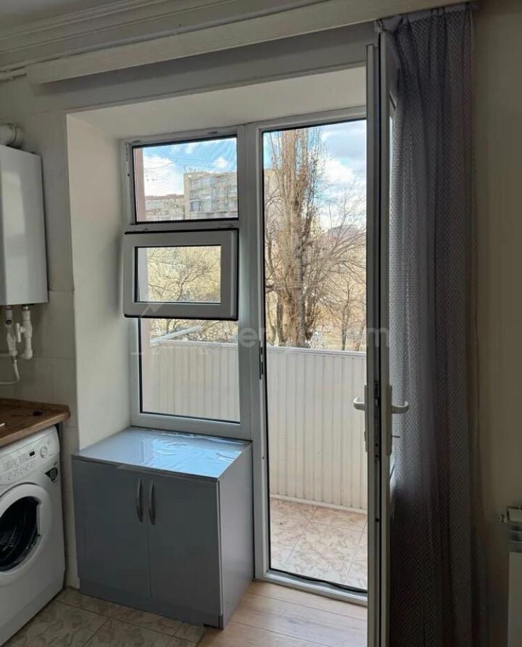 2 Սենյականոց Բնակարան Քարե Շենքում, 40քմ, 3/5 հարկ, Կապիտալ Վերանորոգված, Կահավորված