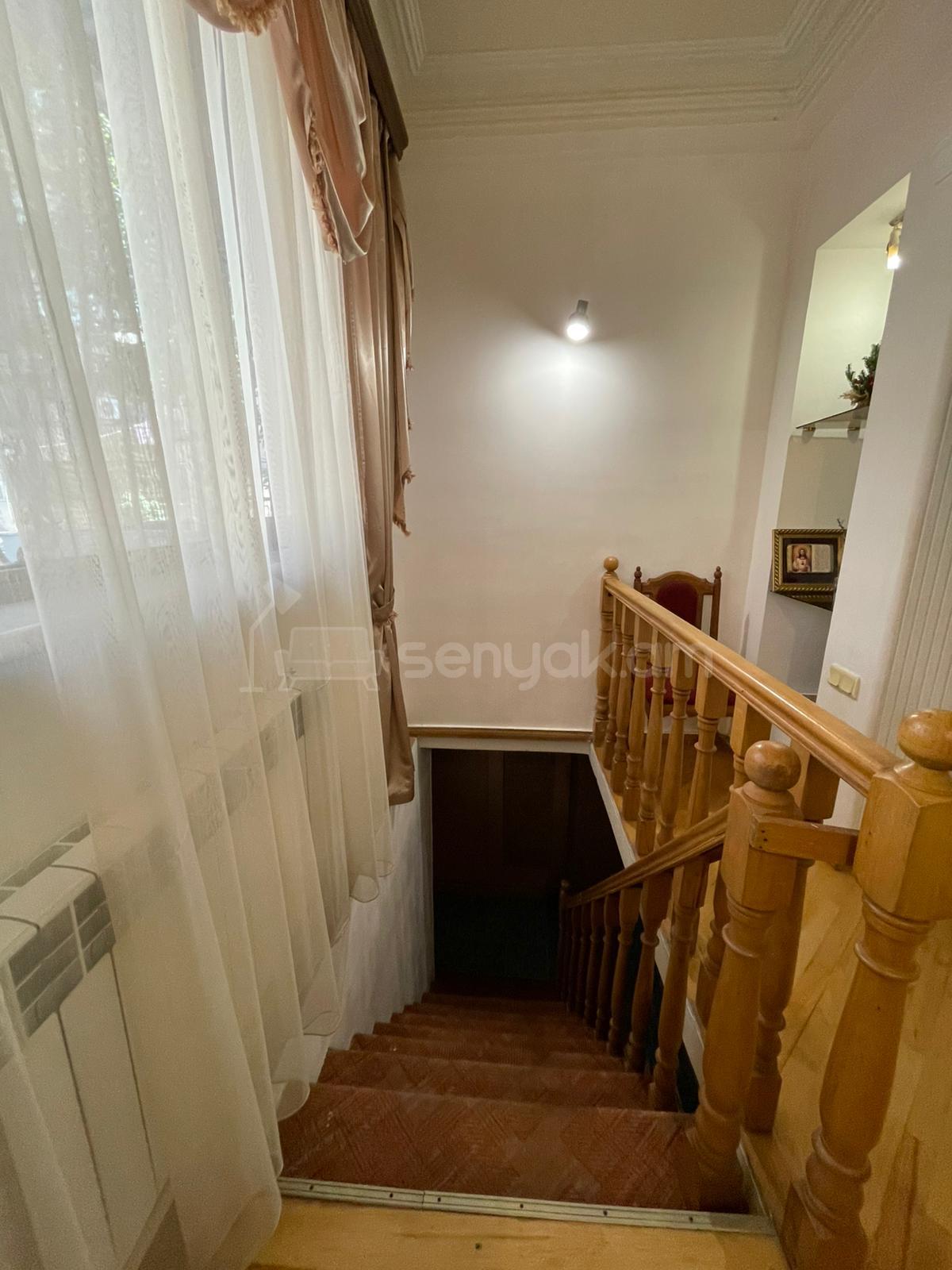 4 Սենյականոց Բնակարան, 130քմ, 1/9 հարկ, Կապիտալ Վերանորոգված, Կահավորված