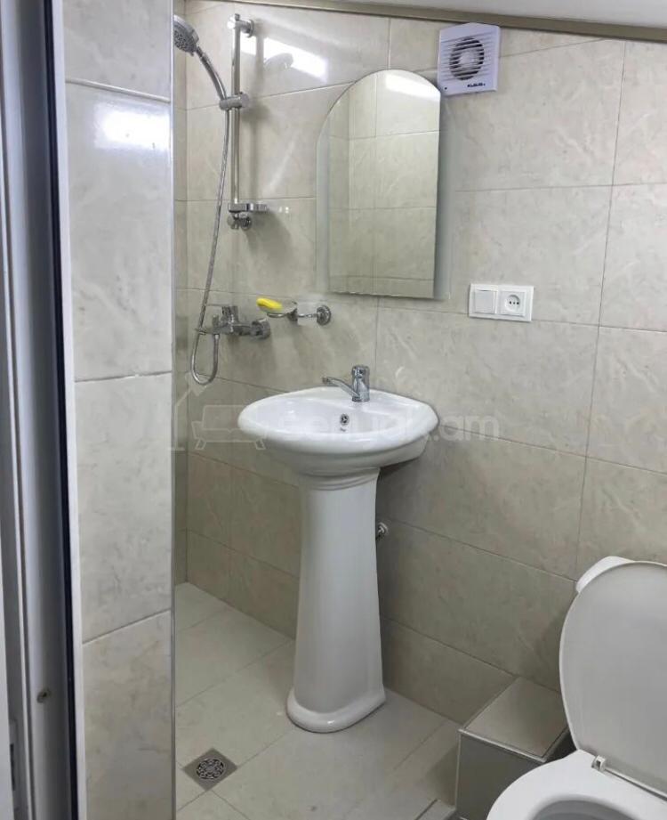 2 Սենյականոց Բնակարան Քարե Շենքում, 50քմ, 2/5 հարկ, Դիզայներական Վերանորոգված, Կահավորված