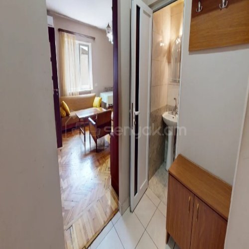 3 Սենյականոց Բնակարան Քարե Շենքում, 58քմ, 4/4 հարկ, Կոսմետիկ Վերանորոգված