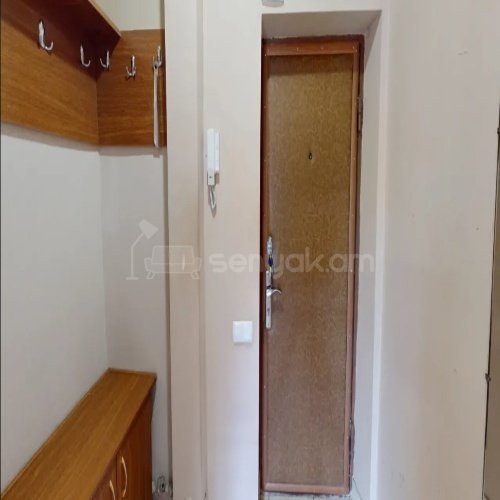 3 Սենյականոց Բնակարան Քարե Շենքում, 58քմ, 4/4 հարկ, Կոսմետիկ Վերանորոգված
