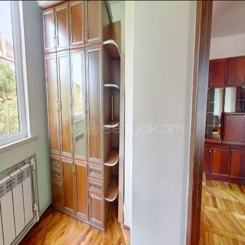 3 Սենյականոց Բնակարան Քարե Շենքում, 58քմ, 4/4 հարկ, Կոսմետիկ Վերանորոգված