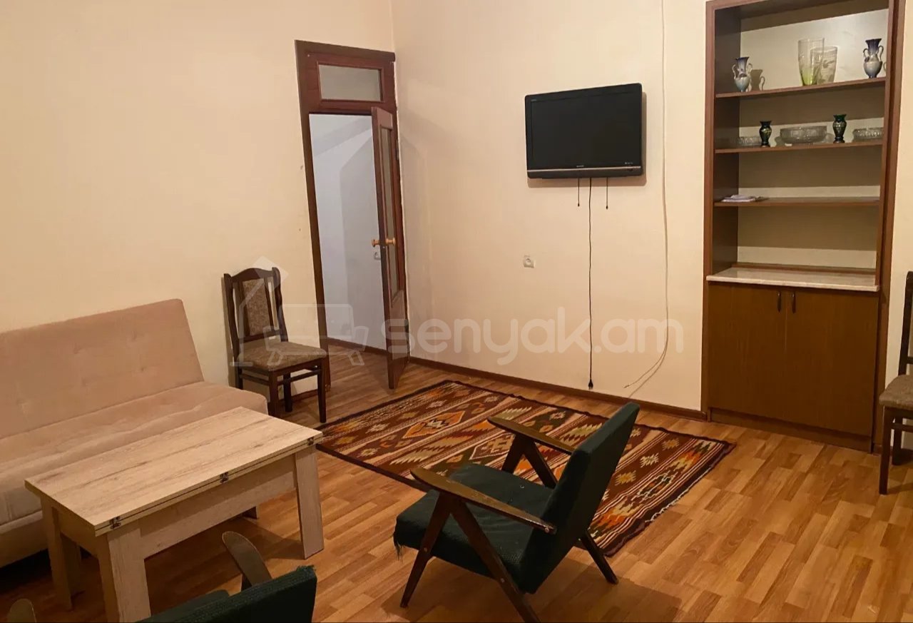 2 Սենյականոց Բնակարան Քարե Շենքում, 42քմ, 1/1 հարկ, Նորմալ Վիճակում, Կահավորված