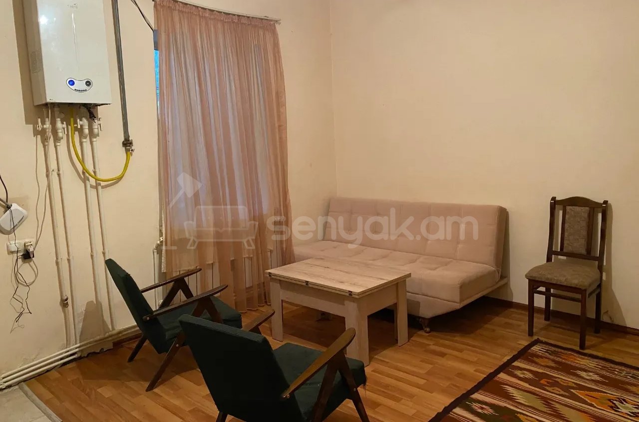 2 Սենյականոց Բնակարան Քարե Շենքում, 42քմ, 1/1 հարկ, Նորմալ Վիճակում, Կահավորված