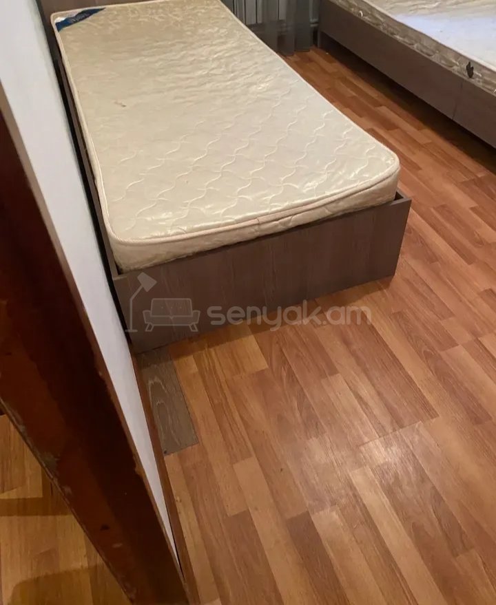 2 Սենյականոց Բնակարան Քարե Շենքում, 42քմ, 1/1 հարկ, Նորմալ Վիճակում, Կահավորված