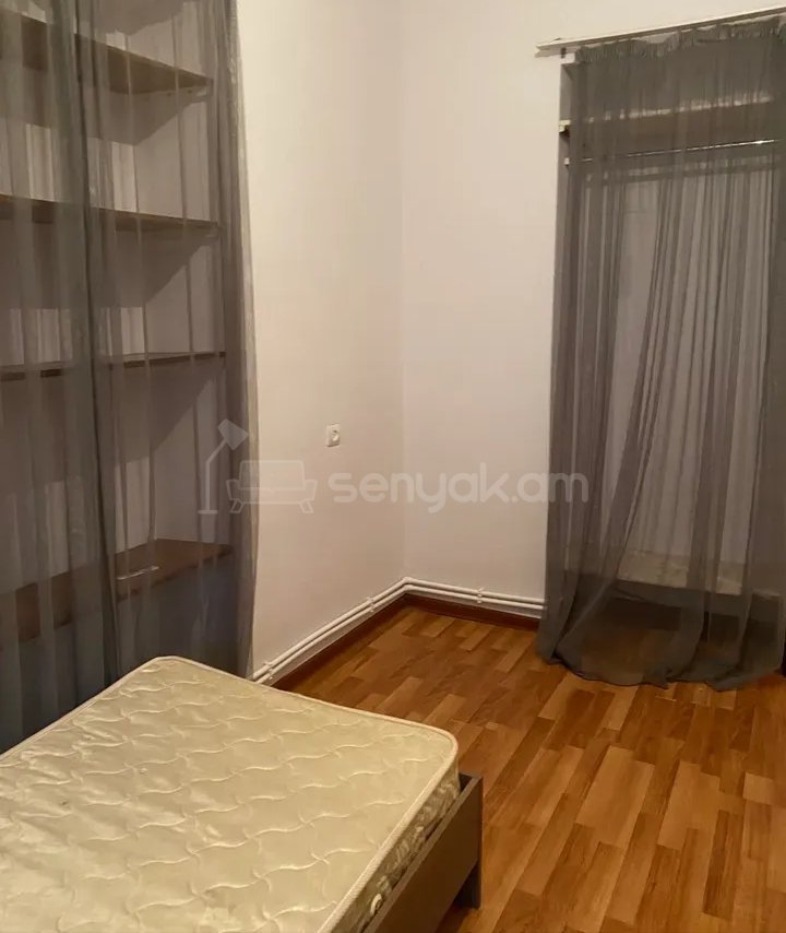 2 Սենյականոց Բնակարան Քարե Շենքում, 42քմ, 1/1 հարկ, Նորմալ Վիճակում, Կահավորված