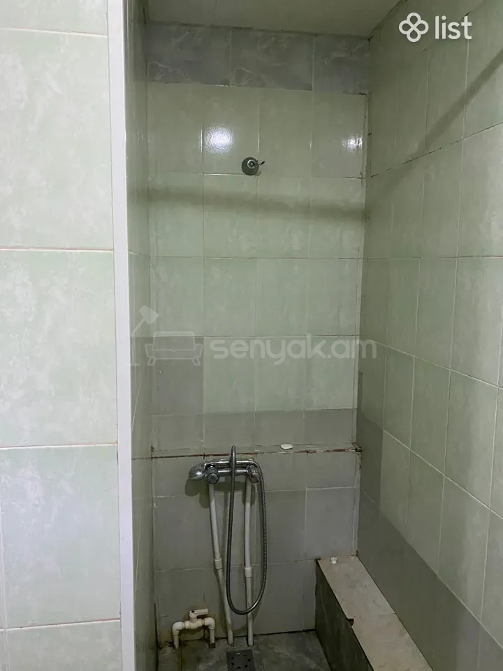 2 Սենյականոց Բնակարան Քարե Շենքում, 42քմ, 1/1 հարկ, Նորմալ Վիճակում, Կահավորված