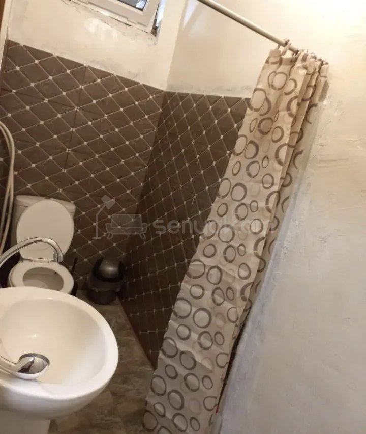 1 Սենյականոց Բնակարան Քարե Շենքում, 35քմ, 1/1 հարկ, Նորմալ Վիճակում, Կահավորված, Արևկող