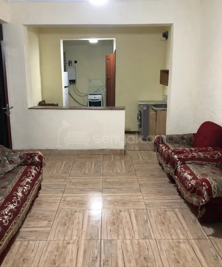 1 Սենյականոց Բնակարան Քարե Շենքում, 35քմ, 1/1 հարկ, Նորմալ Վիճակում, Կահավորված, Արևկող