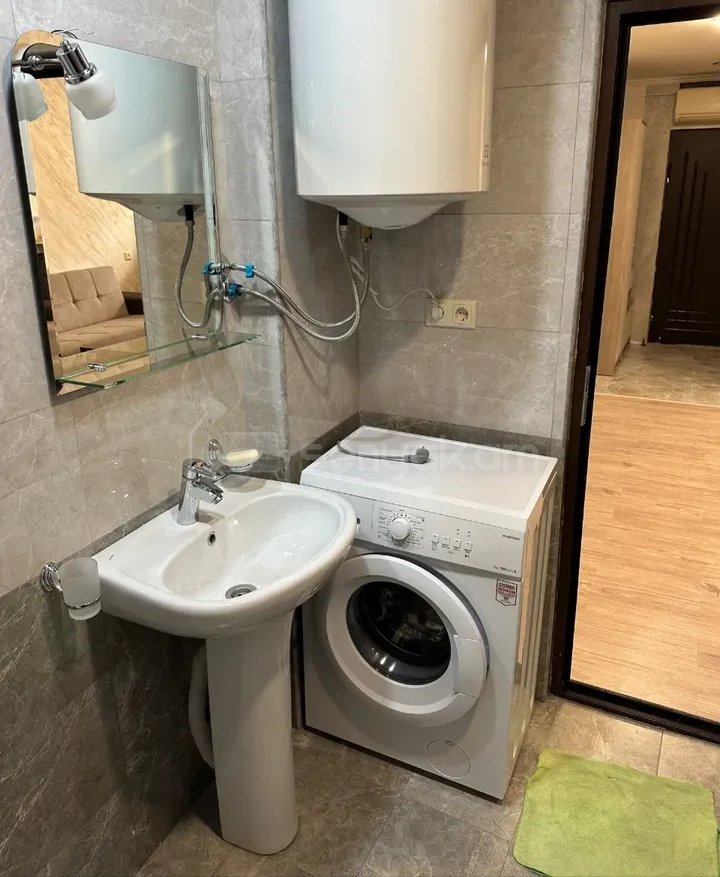 1 Սենյականոց Բնակարան Քարե Շենքում, 40քմ, 1/1 հարկ, Նորմալ Վիճակում, Կահավորված