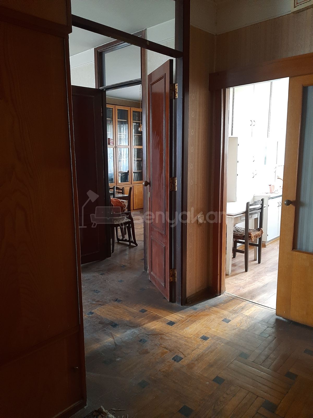 3 Սենյականոց Բնակարան Քարե Շենքում, 88քմ, 4/7 հարկ, Նորմալ Վիճակում