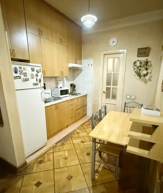 2 Սենյականոց Բնակարան Քարե Շենքում, 60քմ, 2/4 հարկ, Կոսմետիկ Վերանորոգված, Կահավորված