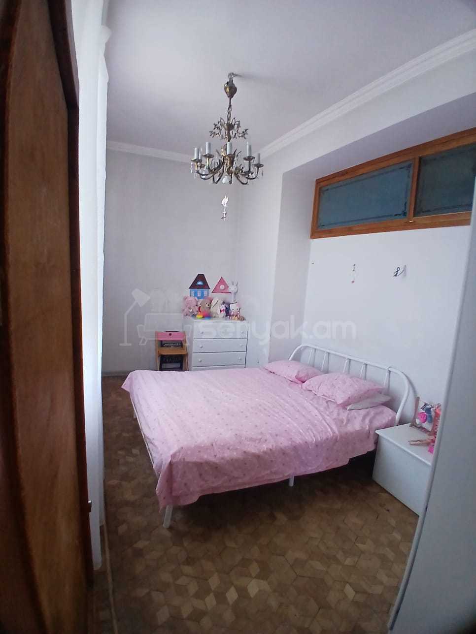 3 Սենյականոց Բնակարան Քարե Շենքում, 93քմ, 4/4 հարկ, Նորմալ Վիճակում