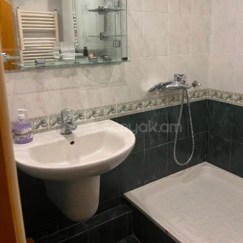 2 Սենյականոց Բնակարան, 68քմ, 6/9 հարկ, Կապիտալ Վերանորոգված, Կահավորված, Արևկող