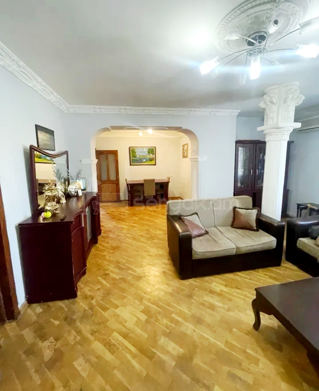 4 Սենյականոց Բնակարան Քարե Շենքում, 92քմ, 2/5 հարկ, Կապիտալ Վերանորոգված