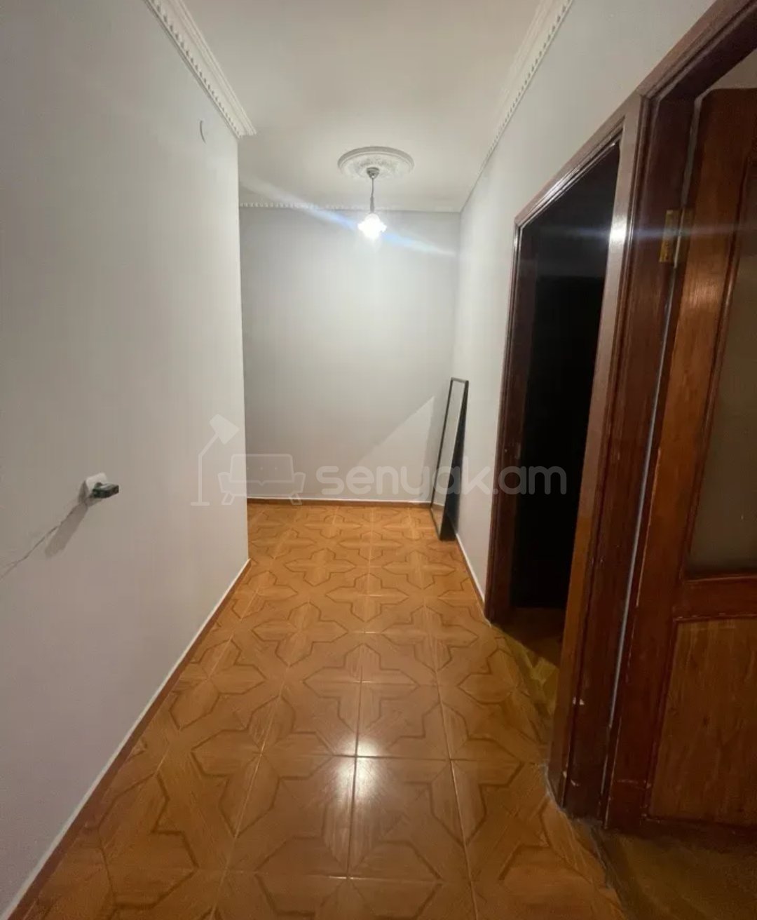 4 Սենյականոց Բնակարան Քարե Շենքում, 92քմ, 2/5 հարկ, Կապիտալ Վերանորոգված