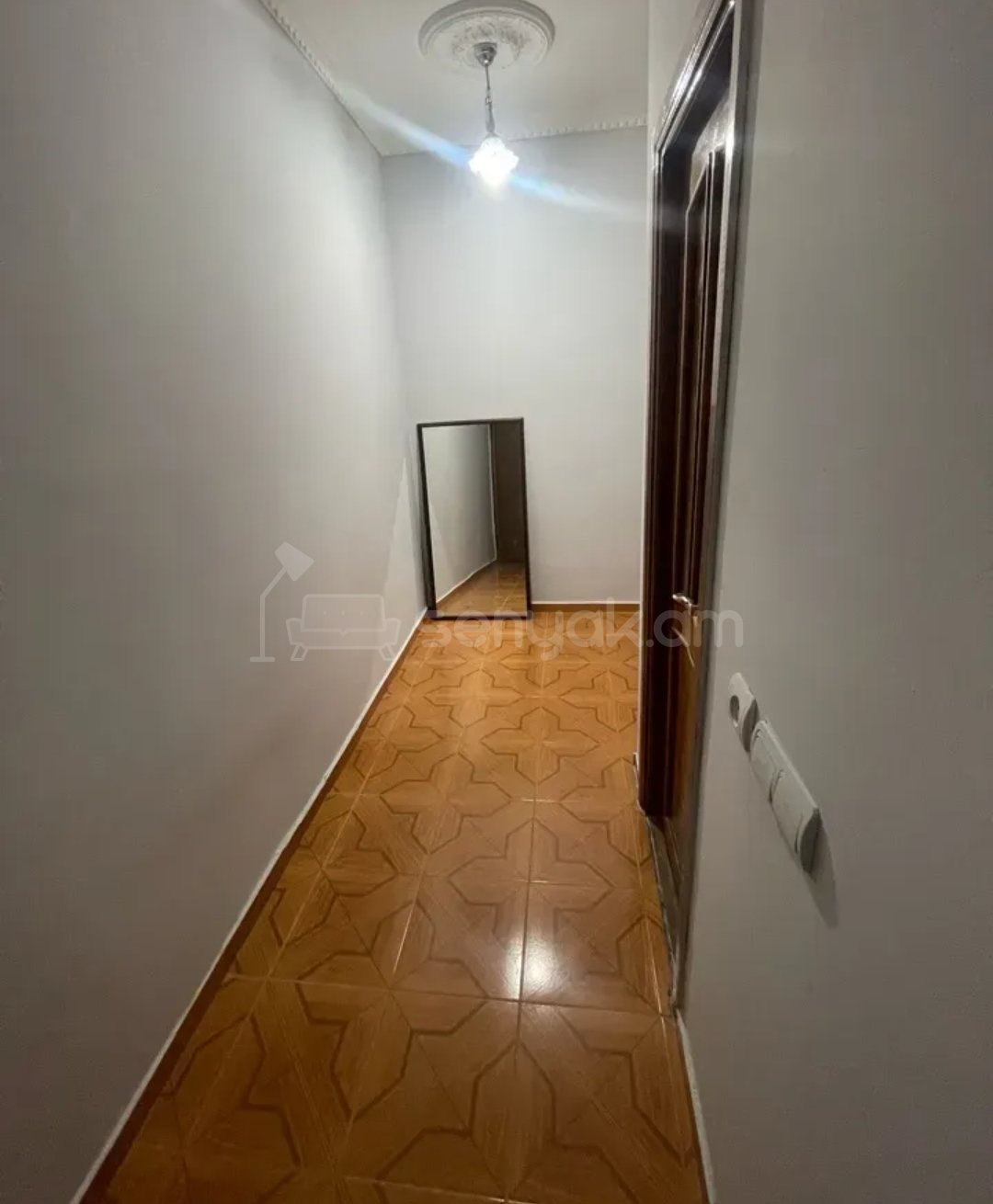 4 Սենյականոց Բնակարան Քարե Շենքում, 92քմ, 2/5 հարկ, Կապիտալ Վերանորոգված