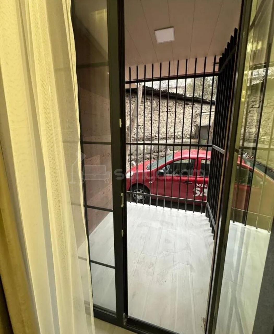 1 Սենյականոց Բնակարան Քարե Շենքում, 25քմ, 1/5 հարկ, Դիզայներական Վերանորոգված