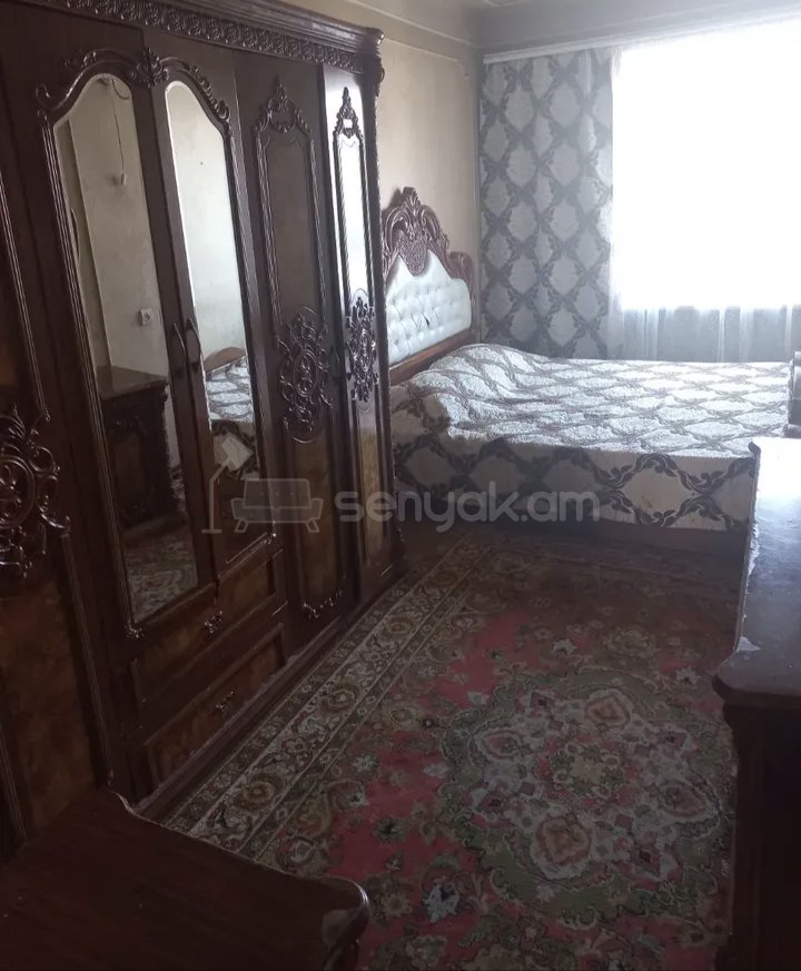 3 Սենյականոց Բնակարան Քարե Շենքում, 64քմ, 3/5 հարկ, Նորմալ Վիճակում, Կահավորված, Արևկող