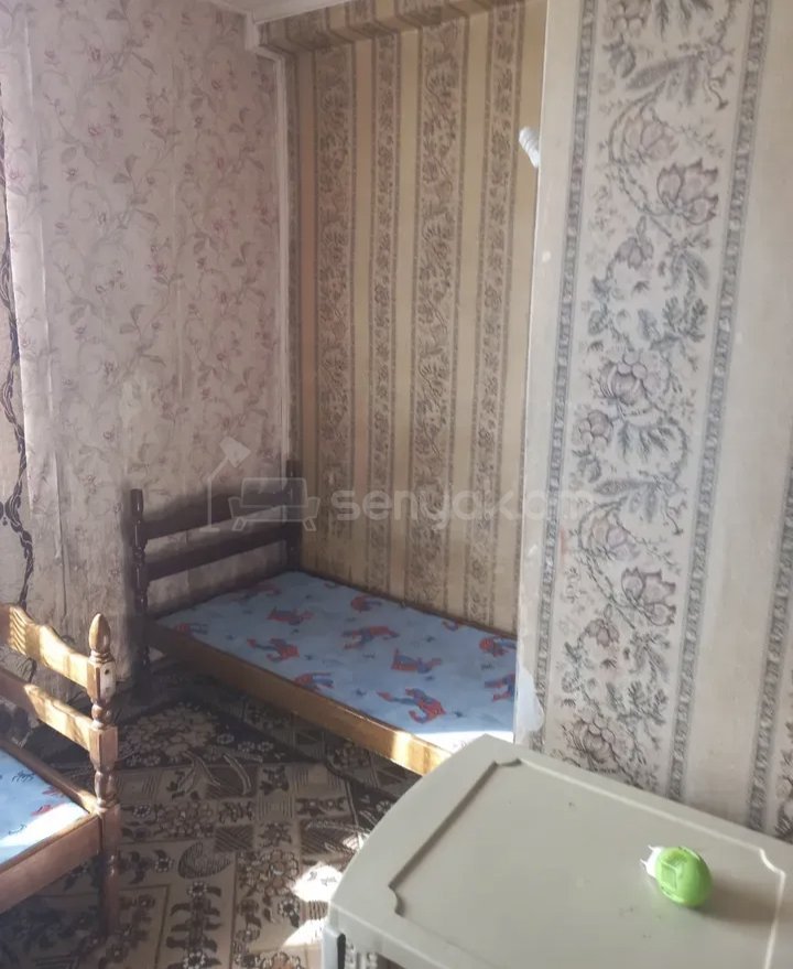 3 Սենյականոց Բնակարան Քարե Շենքում, 64քմ, 3/5 հարկ, Նորմալ Վիճակում, Կահավորված, Արևկող
