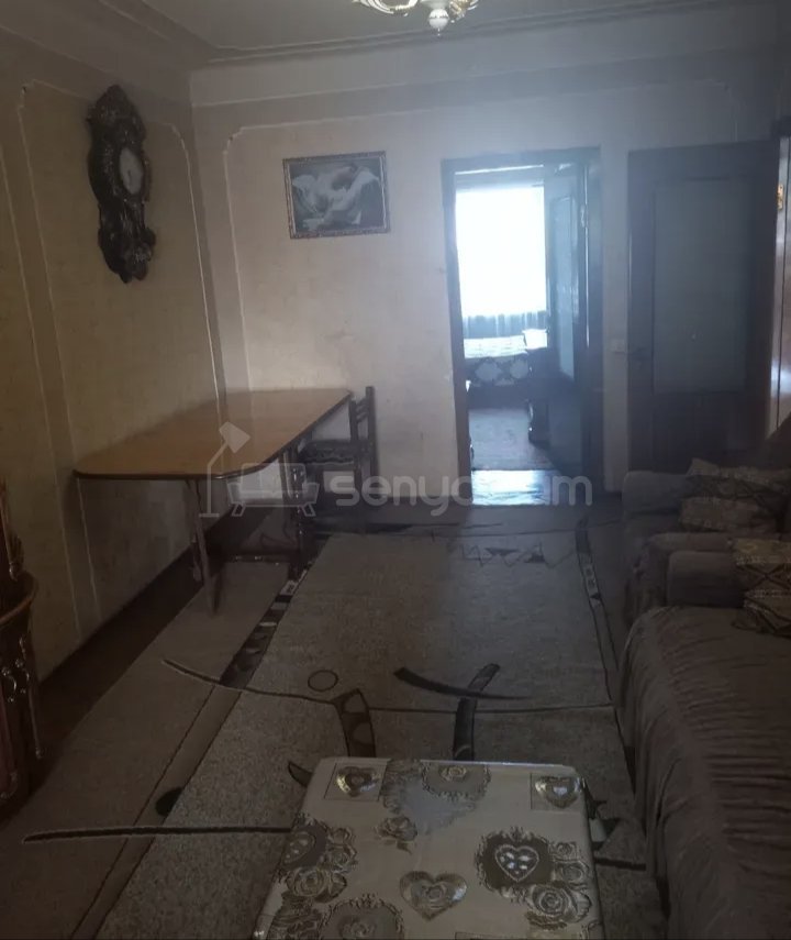 3 Սենյականոց Բնակարան Քարե Շենքում, 64քմ, 3/5 հարկ, Նորմալ Վիճակում, Կահավորված, Արևկող