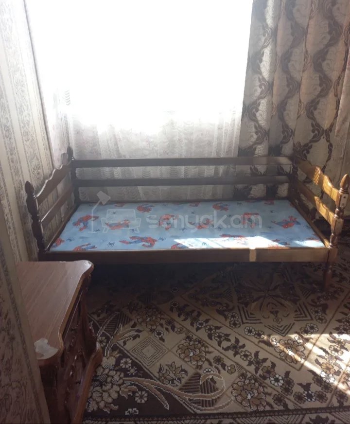 3 Սենյականոց Բնակարան Քարե Շենքում, 64քմ, 3/5 հարկ, Նորմալ Վիճակում, Կահավորված, Արևկող