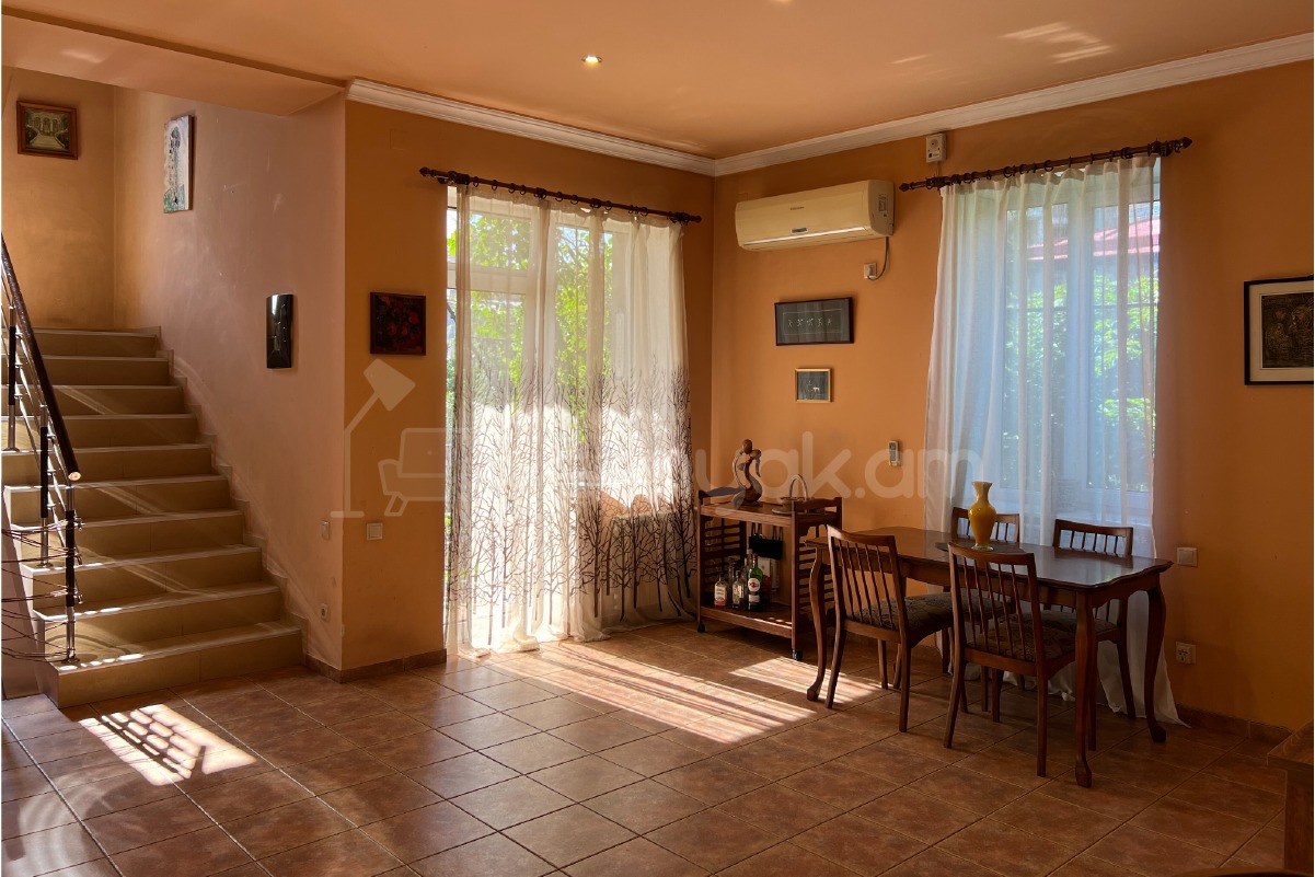 7 Սենյականոց Սեփական Տուն, 240քմ, Կապիտալ Վերանորոգված, Ավտոտնակով