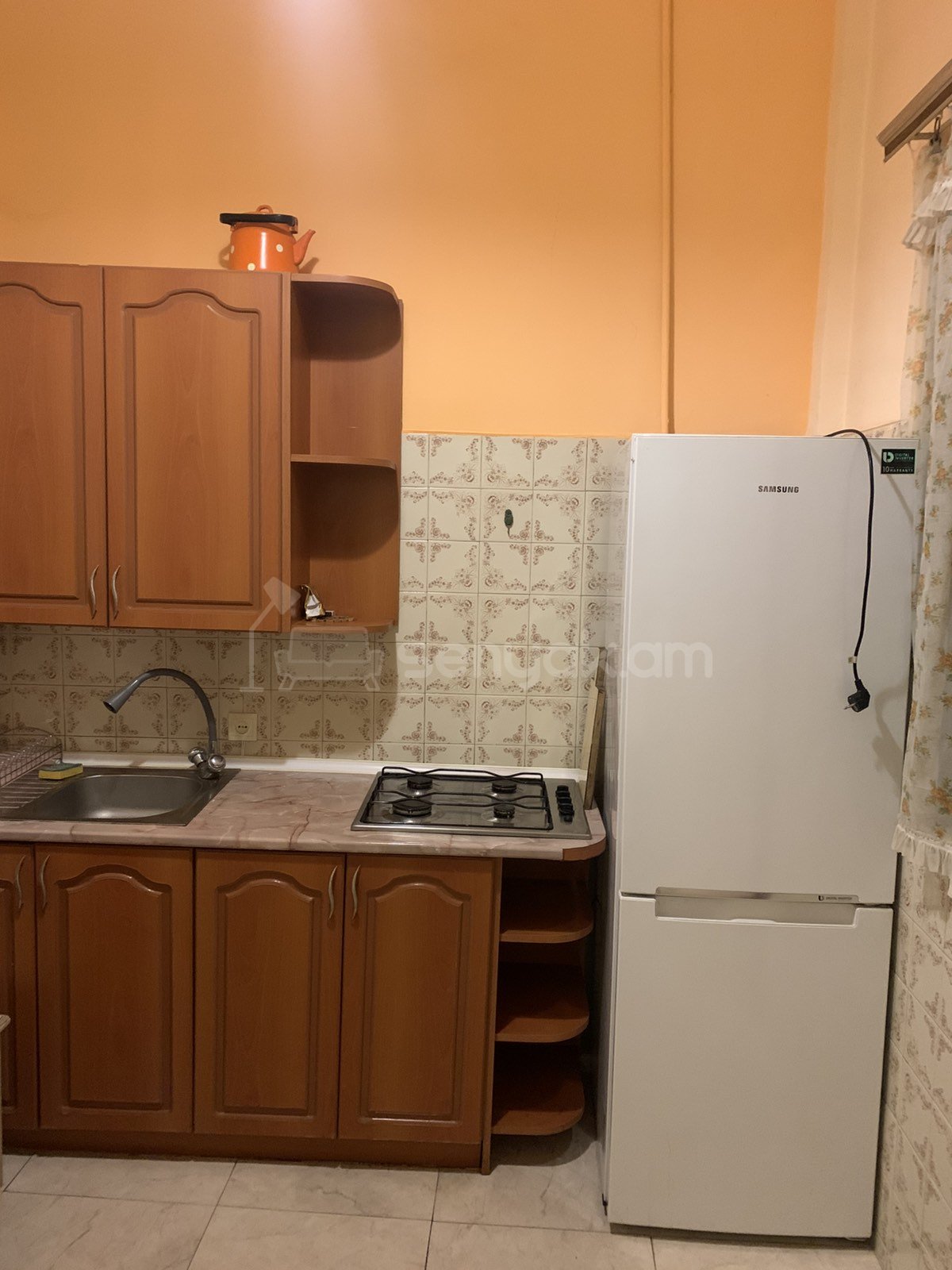 2 Սենյականոց Բնակարան Քարե Շենքում, 62քմ, 2/4 հարկ, Նորմալ Վիճակում, Կահավորված, Արևկող
