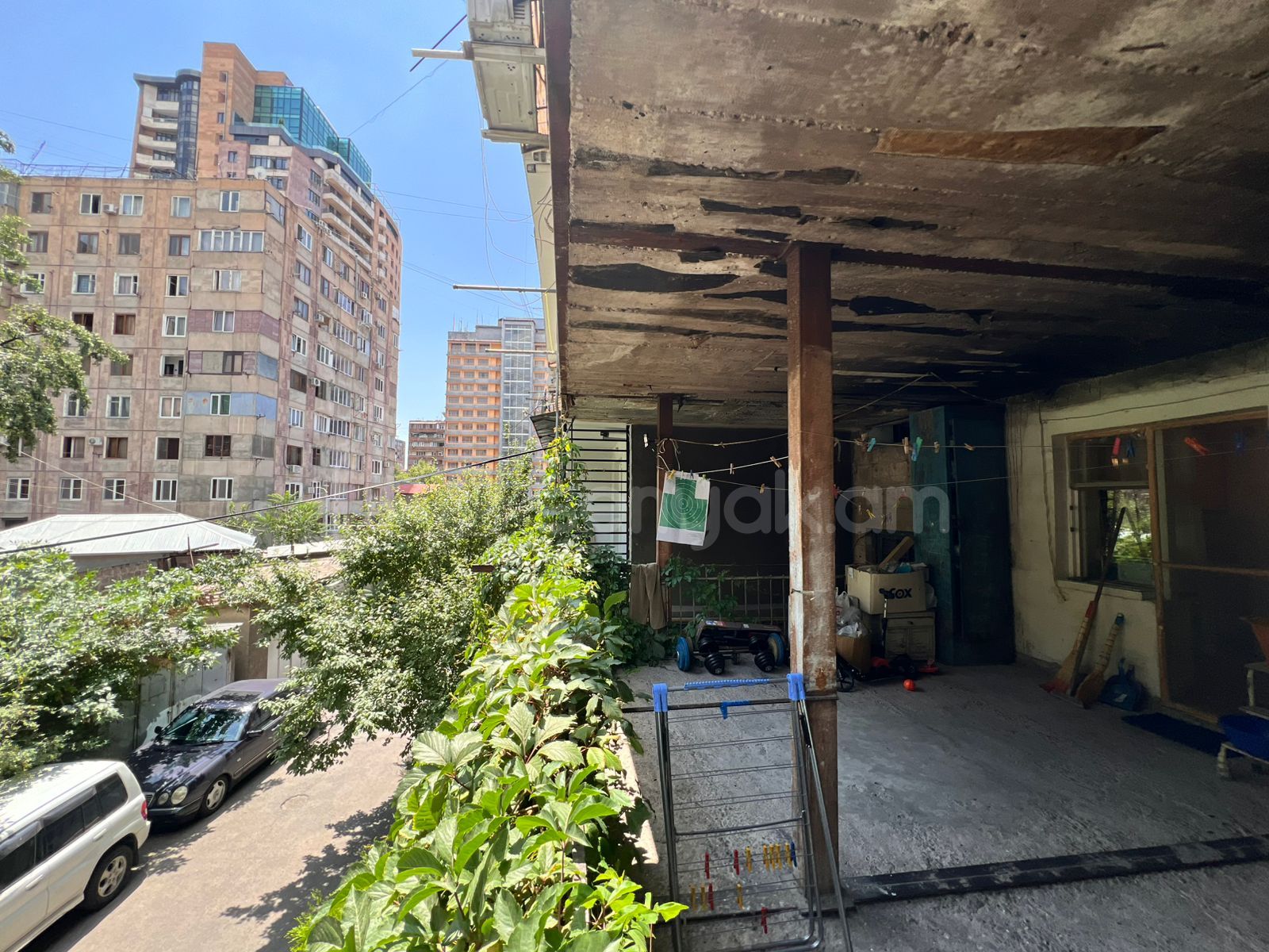 3 Սենյականոց Բնակարան Քարե Շենքում, 104քմ, 2/5 հարկ, Պետական Վիճակում