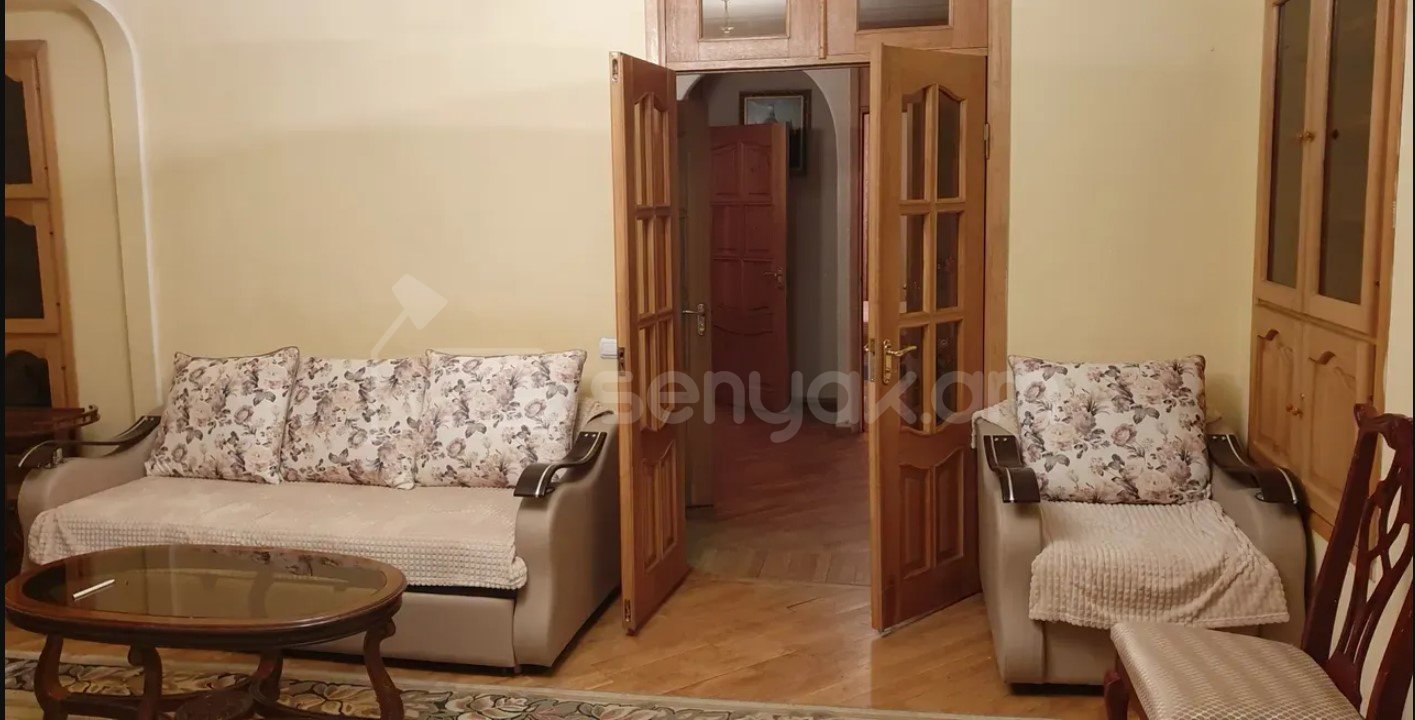 3 Սենյականոց Բնակարան Քարե Շենքում, 80քմ, 2/5 հարկ, Կապիտալ Վերանորոգված, Կահավորված