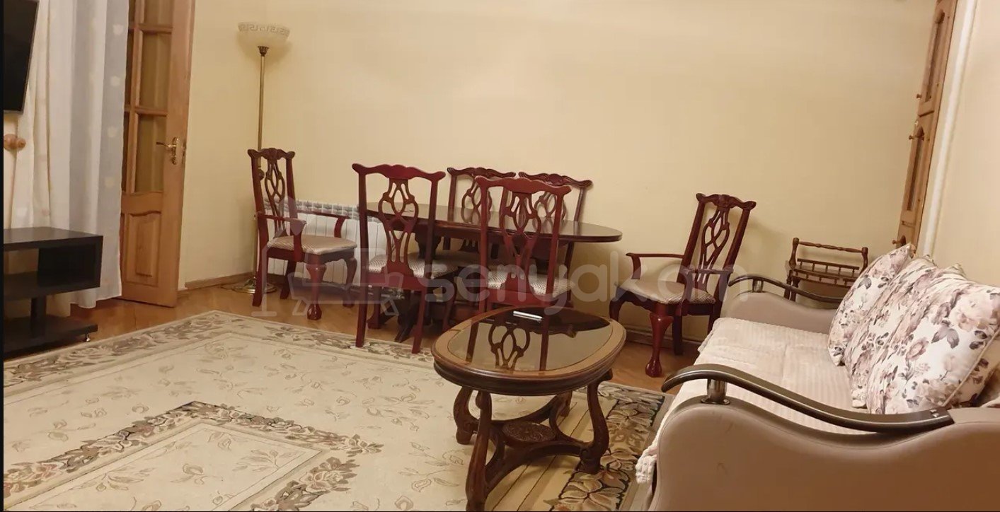 3 Սենյականոց Բնակարան Քարե Շենքում, 80քմ, 2/5 հարկ, Կապիտալ Վերանորոգված, Կահավորված