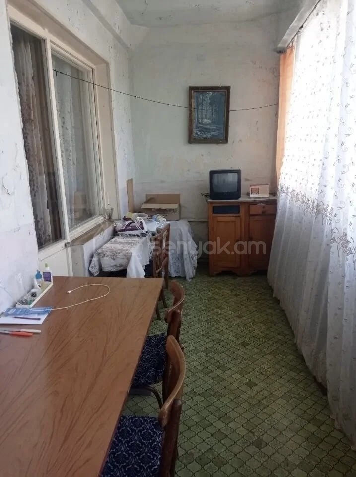 4 Սենյականոց Բնակարան, 90քմ, 3/9 հարկ, Պետական Վիճակում