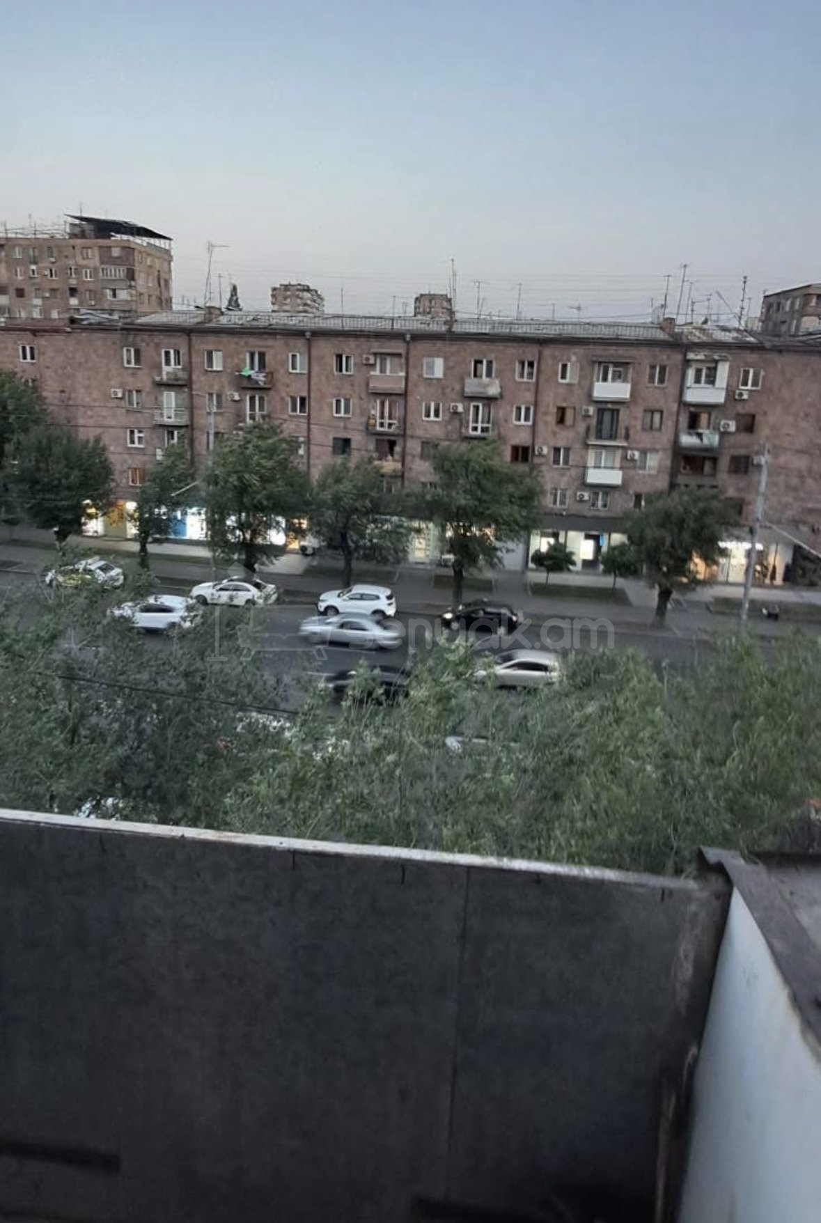 2 Սենյականոց Բնակարան Քարե Շենքում, 50քմ, 5/5 հարկ, Նորմալ Վիճակում, Կահավորված, Արևկող