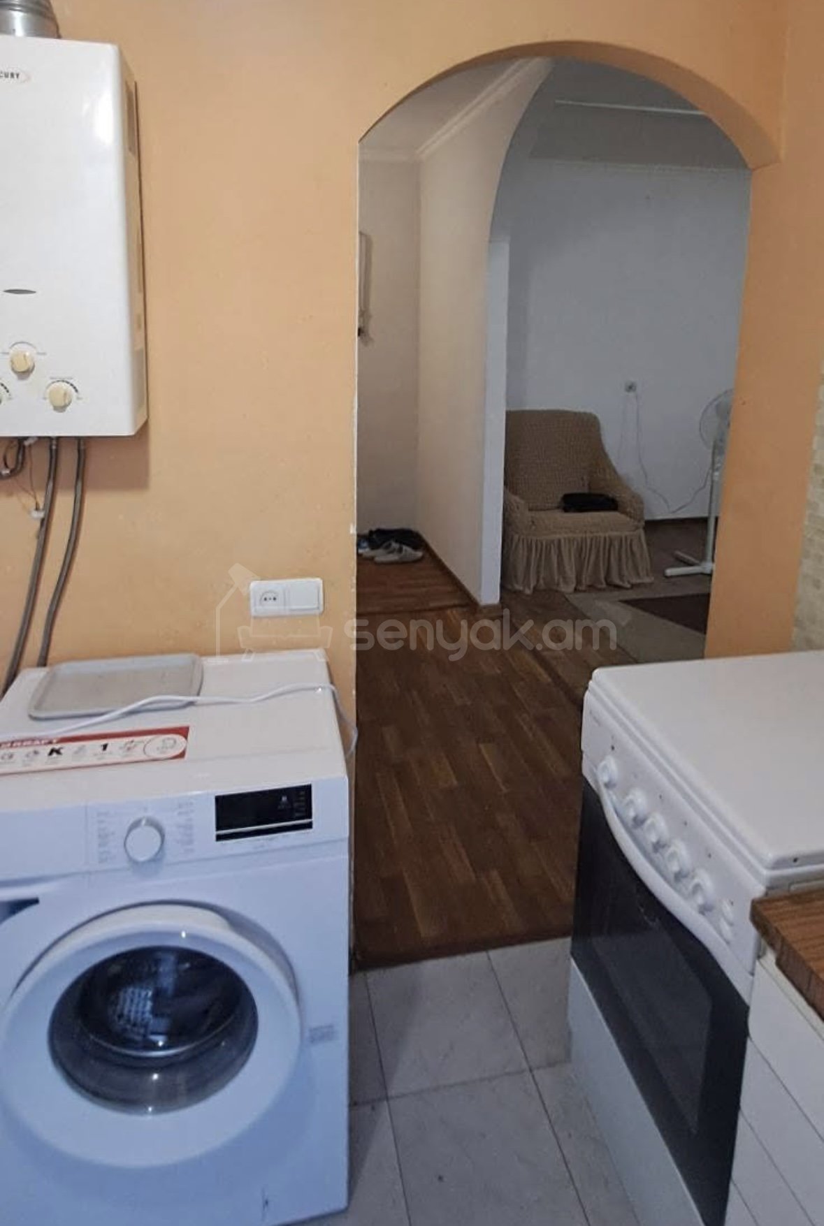 2 Սենյականոց Բնակարան Քարե Շենքում, 50քմ, 5/5 հարկ, Նորմալ Վիճակում, Կահավորված, Արևկող