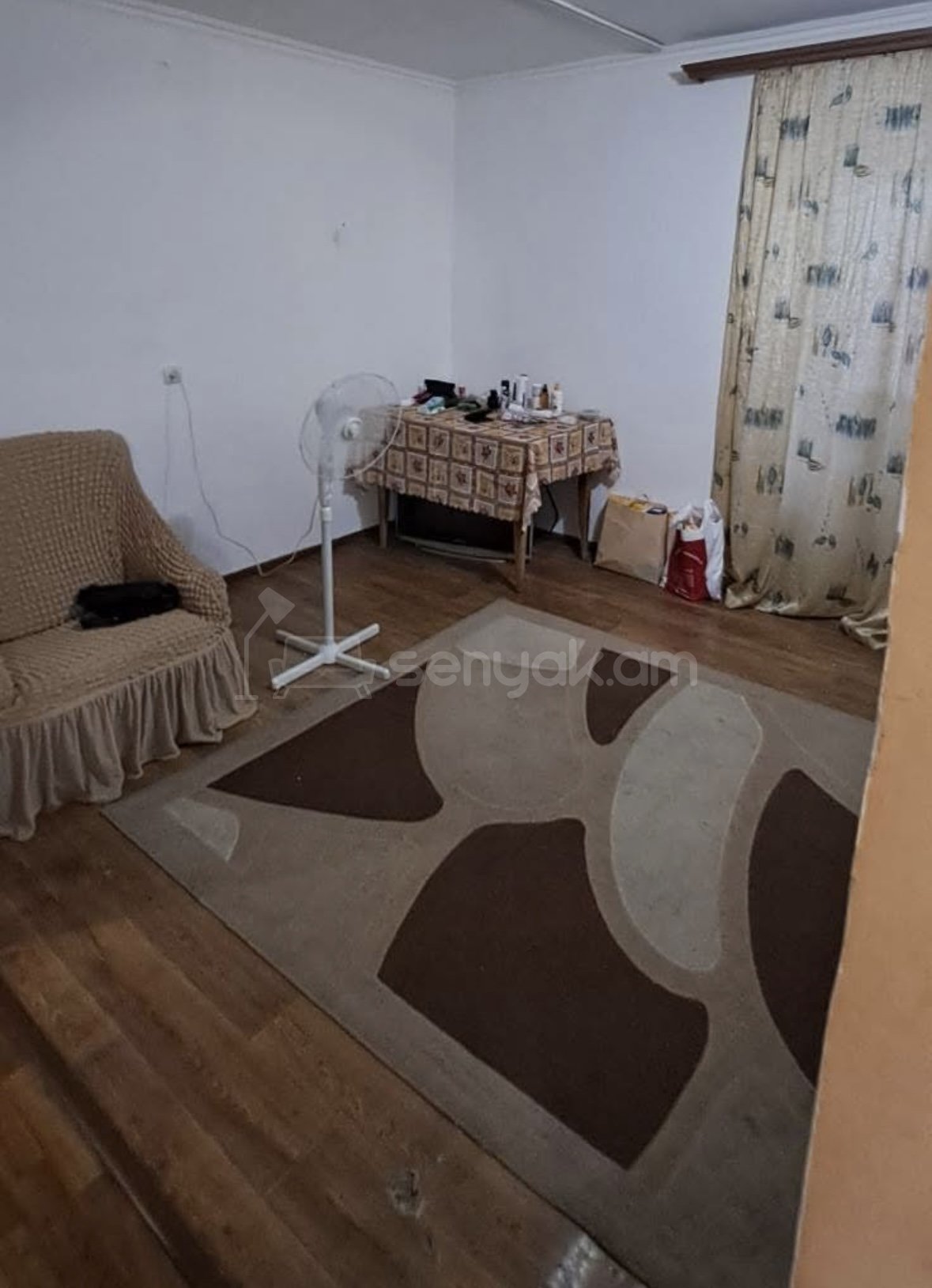 2 Սենյականոց Բնակարան Քարե Շենքում, 50քմ, 5/5 հարկ, Նորմալ Վիճակում, Կահավորված, Արևկող