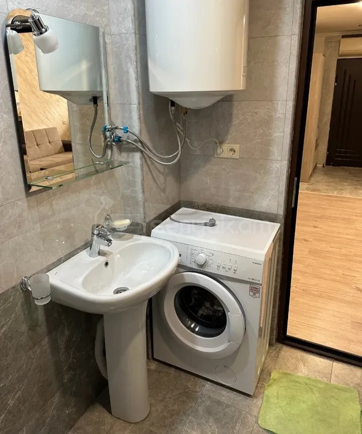1 Սենյականոց Բնակարան Քարե Շենքում, 42քմ, 1/1 հարկ, Դիզայներական Վերանորոգված, Կահավորված