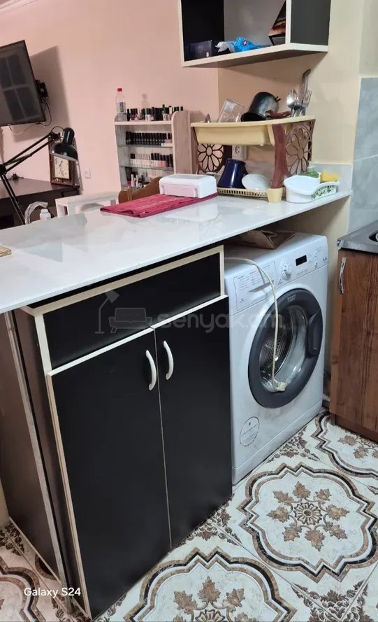3 Սենյականոց Բնակարան Քարե Շենքում, 61քմ, 1/2 հարկ, Նորմալ Վիճակում, Կահավորված