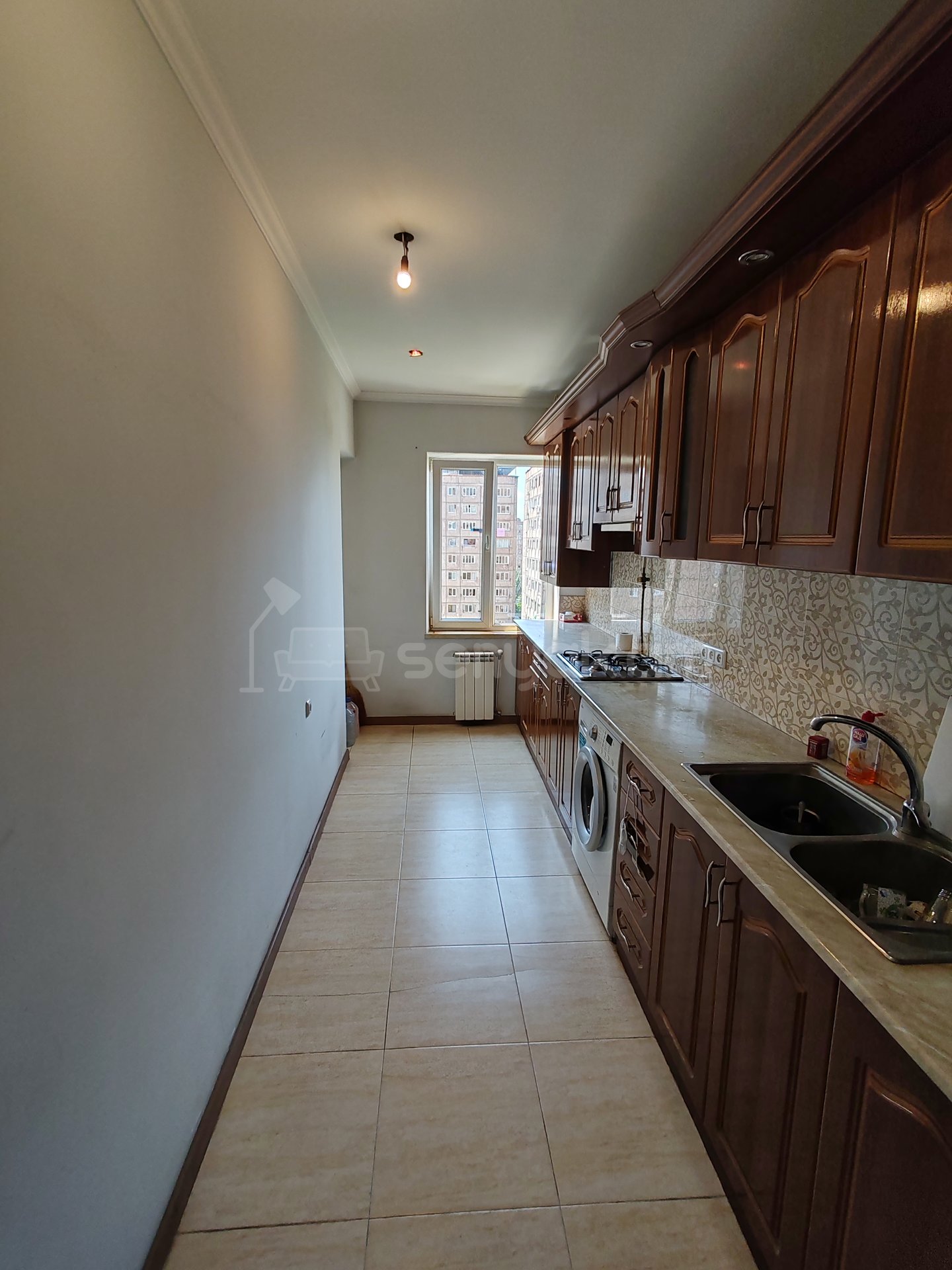 3 Սենյականոց Բնակարան, 80քմ, 8/9 հարկ, Նորմալ Վիճակում, Կահավորված