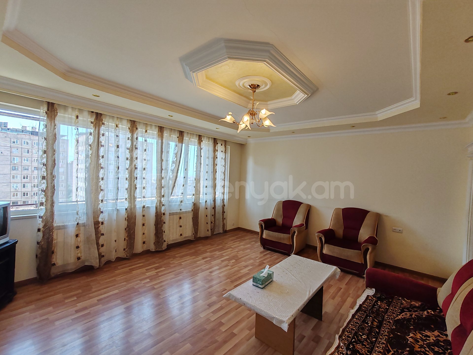 3 Սենյականոց Բնակարան, 80քմ, 8/9 հարկ, Նորմալ Վիճակում, Կահավորված