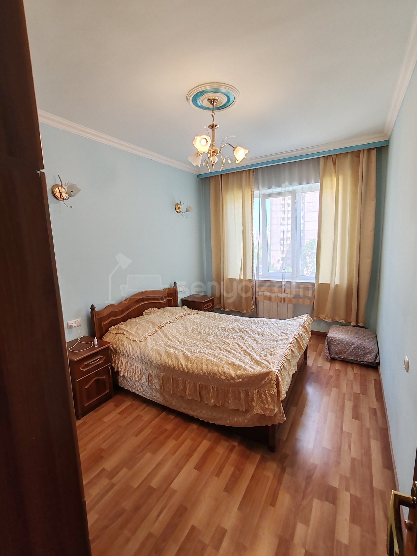 3 Սենյականոց Բնակարան, 80քմ, 8/9 հարկ, Նորմալ Վիճակում, Կահավորված