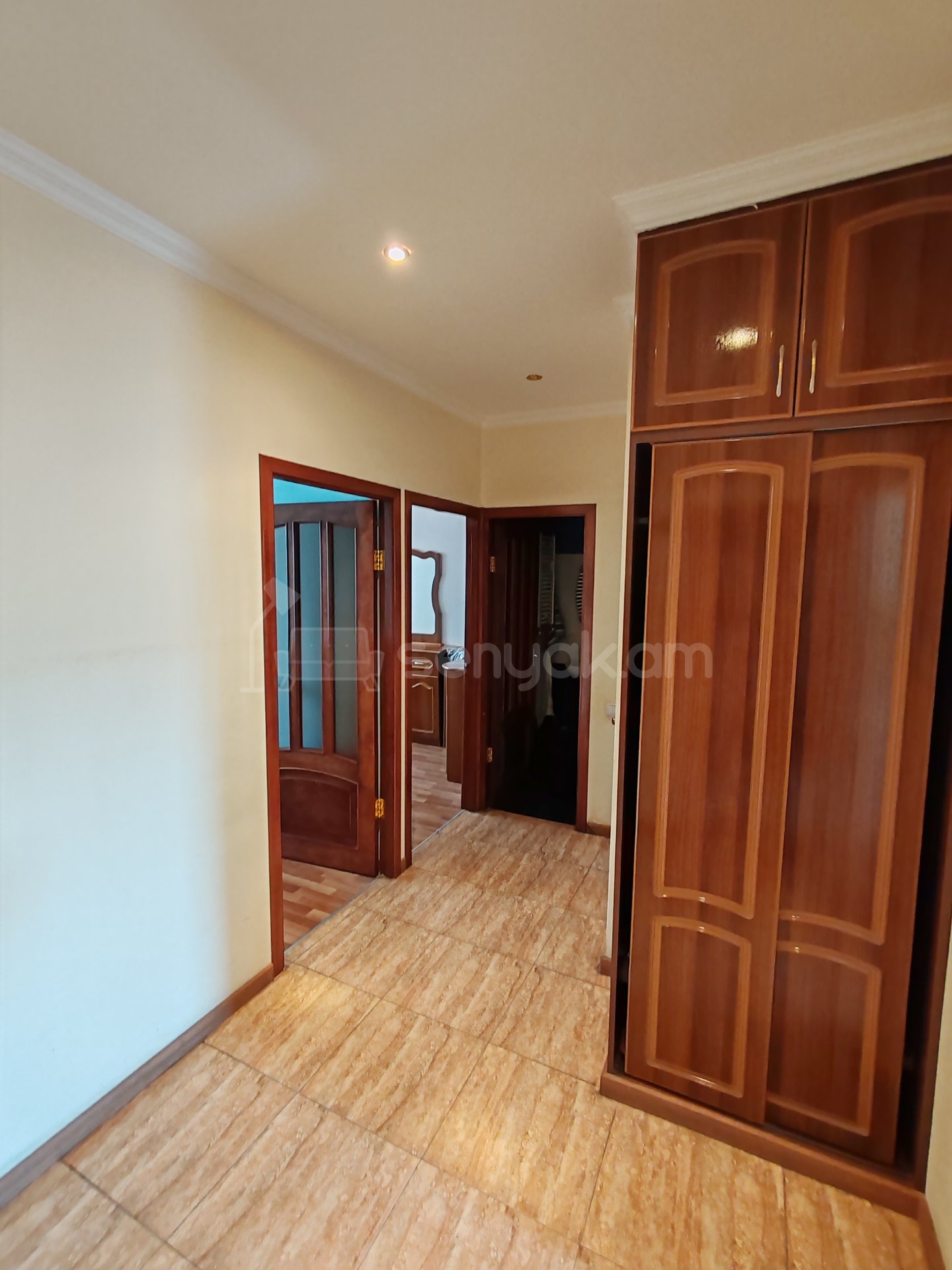 3 Սենյականոց Բնակարան, 80քմ, 8/9 հարկ, Նորմալ Վիճակում, Կահավորված